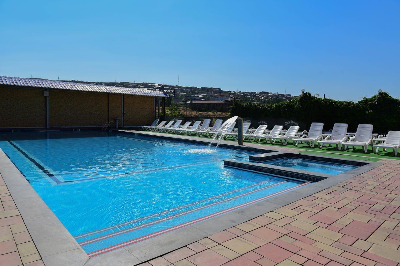 Regineh Hotel Ereván Exterior foto