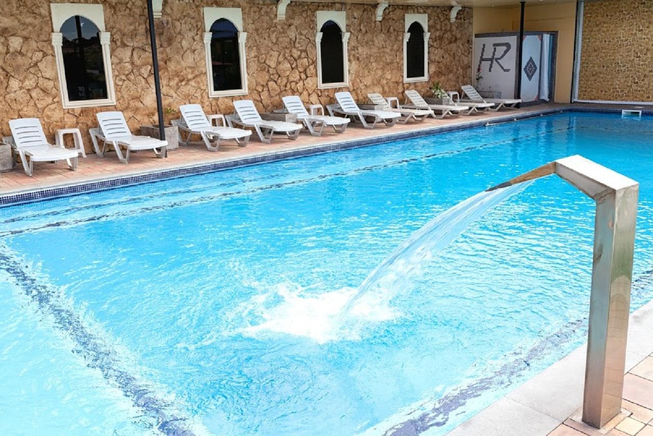 Regineh Hotel Ereván Exterior foto